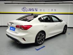 Ford Focus EcoBoost 180 ST Line - ფოტო 2