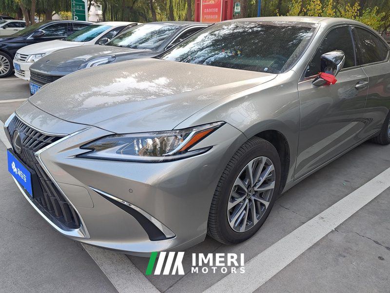 Lexus ES 300h Excellence Edition - ავტომობილი ჩინეთიდან