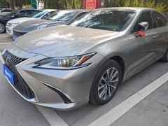Lexus ES 300h Excellence Edition - ფოტო 1