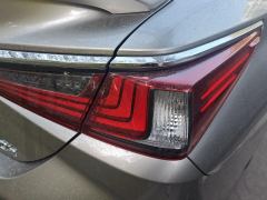 Lexus ES 300h Excellence Edition - ფოტო 5
