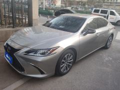 Lexus ES 200 Excellence Edition - photo 1