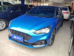Ford Focus EcoBoost 180 ST Line - ფოტო 1