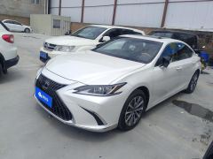 Lexus ES 200 Excellence Edition - ფოტო 1