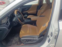 Lexus ES 200 Excellence Edition - ფოტო 14