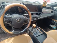 Lexus ES 200 Excellence Edition - ფოტო 16