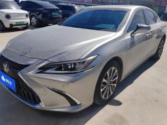 Lexus ES 200 Excellence Edition - ფოტო 1