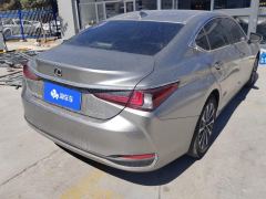 Lexus ES 200 Excellence Edition - ფოტო 2