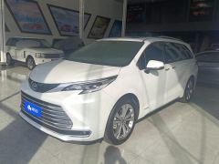 Toyota Sienna Dual-Engine 2.5L Prestige Edition - фото 1