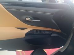 Lexus ES 200 Excellence Edition - ფოტო 12