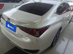Lexus ES 200 Excellence Edition - ფოტო 2
