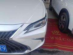 Lexus ES 200 Excellence Edition - ფოტო 4