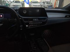 Lexus ES 300h Premium Edition - ფოტო 17