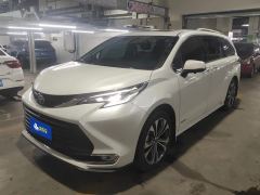 Toyota Sienna Dual-Engine 2.5L Comfort Edition - photo 1