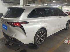 Toyota Sienna Dual-Engine 2.5L Comfort Edition - photo 2