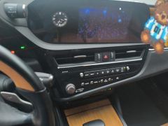 Lexus ES 300h Premium Edition - ფოტო 17