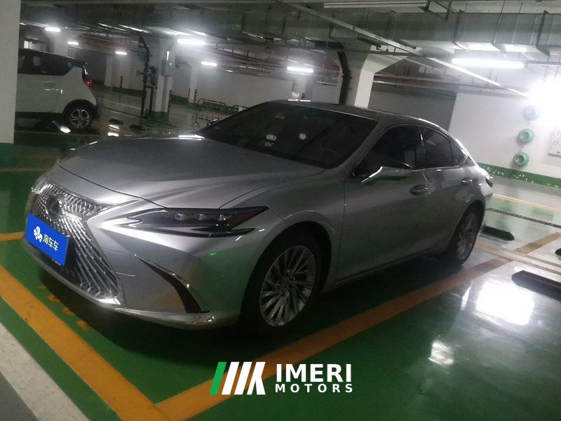 Lexus ES 260 Excellence Edition - ავტომობილი ჩინეთიდან