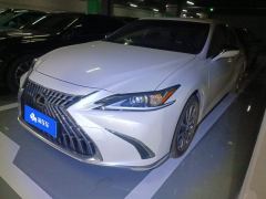 Lexus ES 200 Premium Edition - фото 1