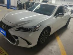 Lexus ES 200 CVT Elite Edition - photo 1