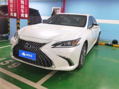 Lexus ES 300h Excellence - photo 1