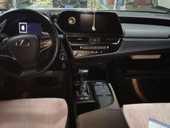 Lexus ES 300h Excellence - photo 16