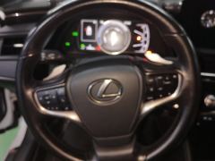 Lexus ES 300h Excellence - photo 18