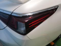 Lexus ES 300h Excellence - photo 5