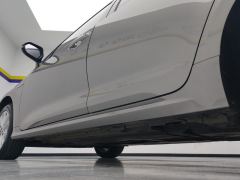 Toyota Corolla Dual-Engine 1.8L E-CVT Elite Edition - фото 11