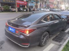Lexus ES 300h Premium Edition - photo 2