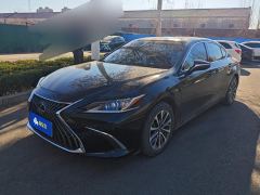Lexus ES 200 Excellence Edition - ფოტო 1