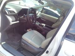 Toyota Sienna Dual-Engine 2.5L Comfort Edition - ფოტო 14