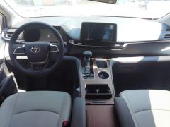 Toyota Sienna Dual-Engine 2.5L Comfort Edition - ფოტო 16