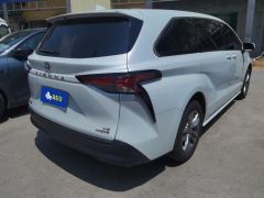 Toyota Sienna Dual-Engine 2.5L Comfort Edition - ფოტო 2