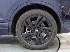 Volkswagen Touareg 3.0T Premium Obsidian Black Sports Suit - фото 17