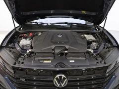 Volkswagen Touareg 3.0T Premium Obsidian Black Sports Suit - фото 18