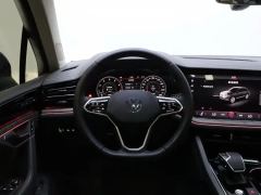 Volkswagen Touareg 3.0T Premium Obsidian Black Sports Suit - фото 9