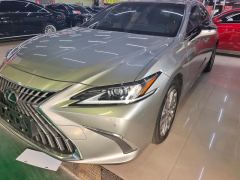 Lexus ES 200 Excellence Edition - ფოტო 1