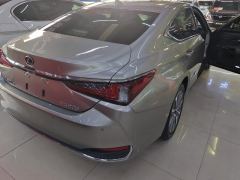 Lexus ES 200 Excellence Edition - ფოტო 2