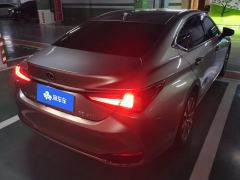 Lexus ES 200 Luxury - ფოტო 2