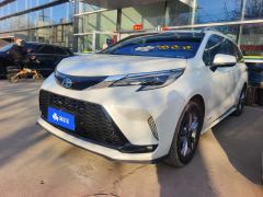 Toyota Sienna Dual-Engine 2.5L Comfort Edition - ფოტო 1