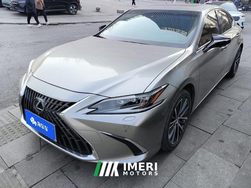 Lexus ES 300h Premium Edition