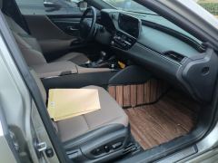 Lexus ES 300h Premium Edition - ფოტო 16