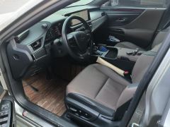 Lexus ES 300h Premium Edition - ფოტო 8