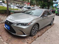 Lexus ES 200 Excellence Edition - ფოტო 1