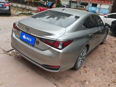 Lexus ES 200 Excellence Edition - ფოტო 2