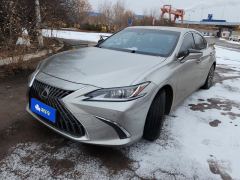 Lexus ES 300h Excellence Edition - ფოტო 1