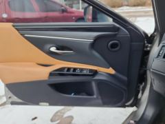 Lexus ES 300h Excellence Edition - ფოტო 12