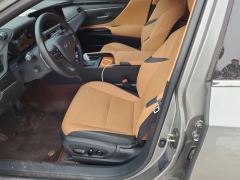 Lexus ES 300h Excellence Edition - ფოტო 14