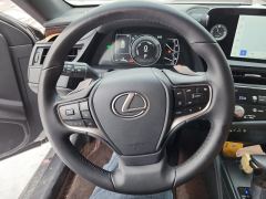 Lexus ES 300h Excellence Edition - ფოტო 18