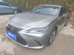 Lexus ES 200 Excellence Edition - ფოტო 1