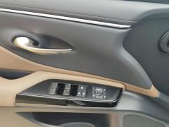 Lexus ES 200 Excellence Edition - ფოტო 13
